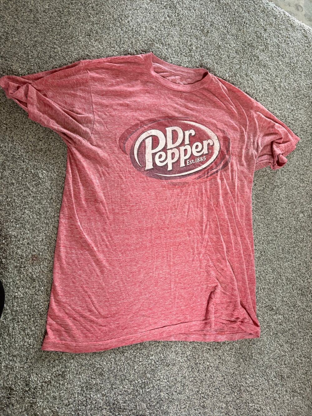 Mens medium Dr Pepper graphic tee shirt